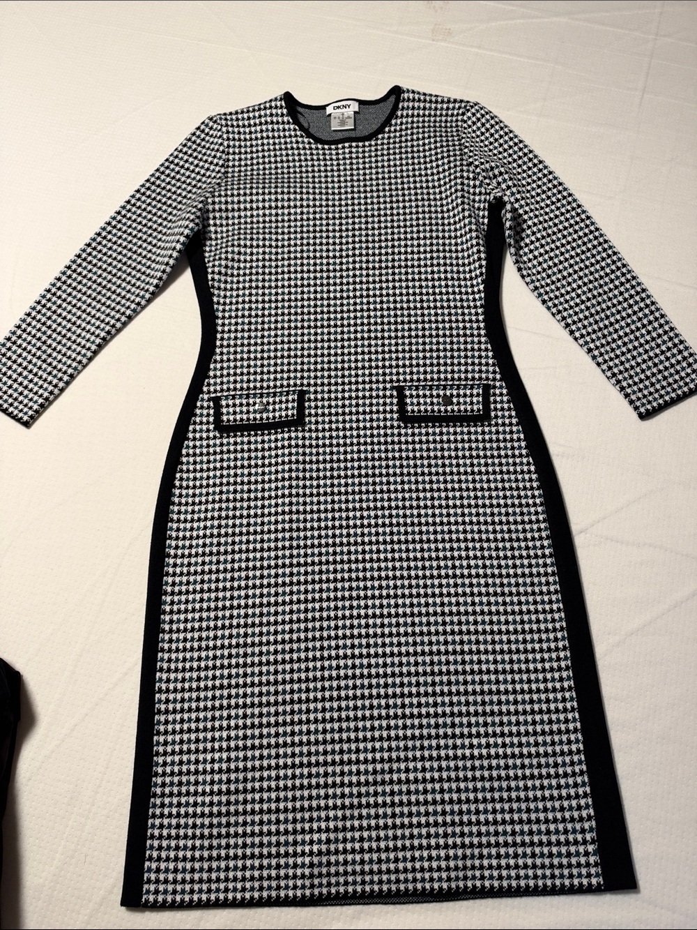 DKNY Black and White and Green Houndstooth Long Sleeve Sweater/Sheath Dress